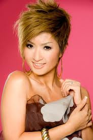 Ca sĩ Nguyễn Hồng Nhung: Mẹ bạc nửa mái đầu vì tôi ảnh 2