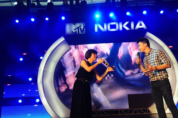 Sinh viên Đà Nẵng bị các ngôi sao Idol "tấn công" ảnh 11