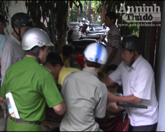 “Đánh úp” ổ bạc với nhiều sòng bài ảnh 1