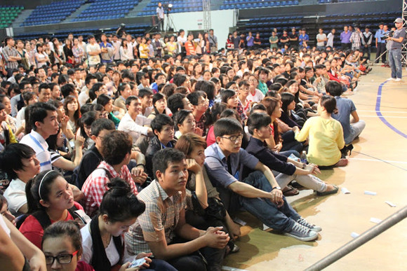 Sinh viên Đà Nẵng bị các ngôi sao Idol "tấn công" ảnh 3