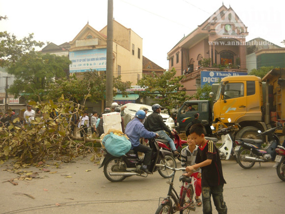 Tai nạn liên hoàn, 5 người may mắn thoát chết ảnh 1