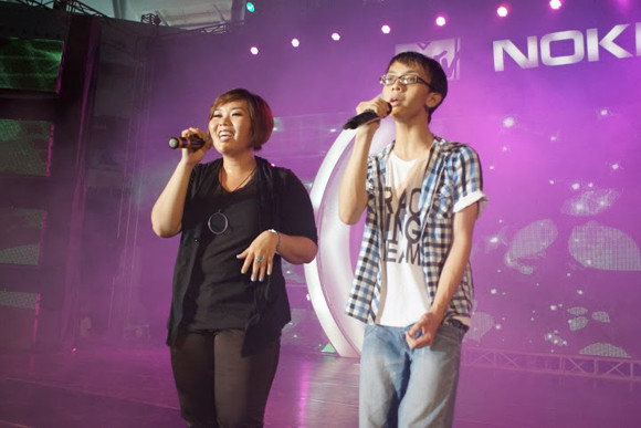 Sinh viên Đà Nẵng bị các ngôi sao Idol "tấn công" ảnh 12