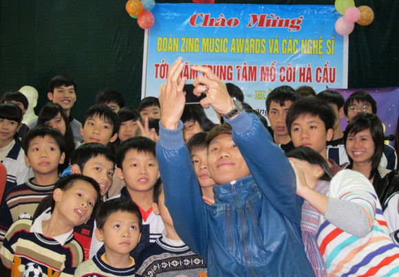 Ca sĩ ZMA sưởi ấm trái tim trẻ mồ côi ảnh 10