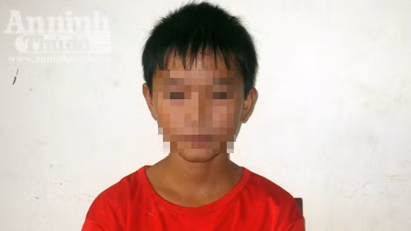 Nam sinh lớp 9 dùng kéo đâm bạn để cướp tiền ảnh 1