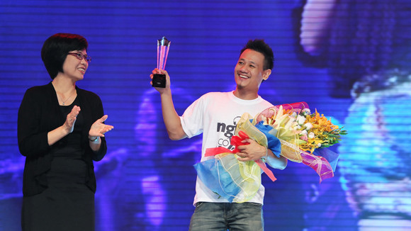 "Chuyện tình nhà thơ" đoạt giải Bài hát yêu thích tháng 9 ảnh 1