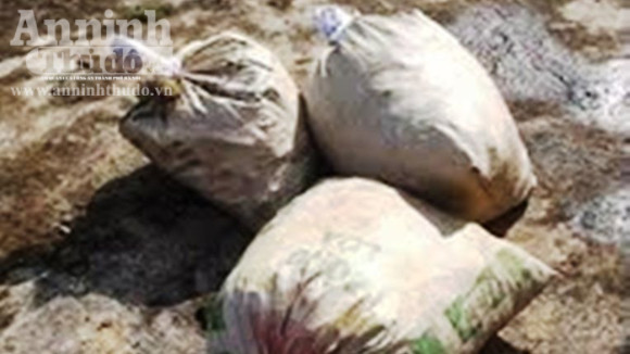 Bắt 2 vụ vận chuyển hơn 100kg thuốc nổ ảnh 1