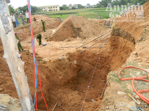 Đào móng nhà, hai người bị vùi lấp ảnh 2