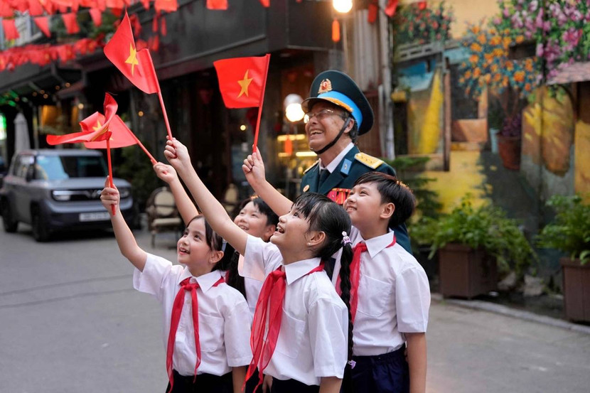 Hình ảnh trong MV ca khúc "Việt Nam - Tự hào tiếp bước tương lai” của ca sĩ Tùng Dương