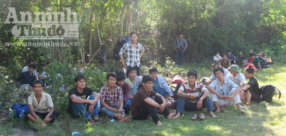 Xe bồn "đấu đầu" với xe khách, hàng chục hành khách hoảng loạn ảnh 5