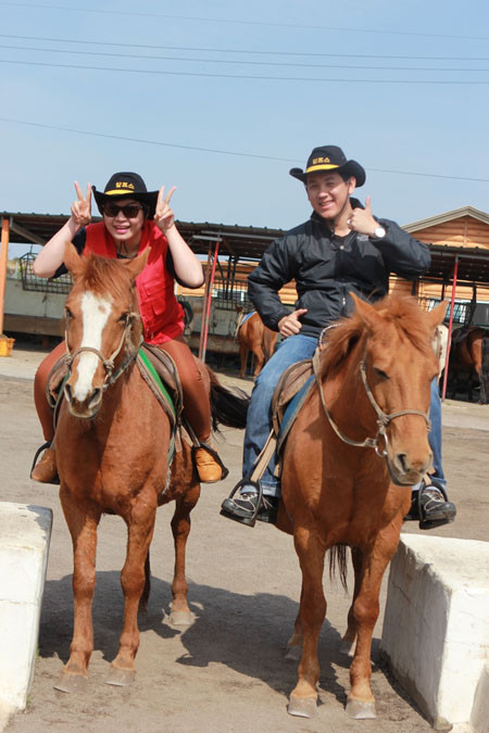 Hương Tràm, Đinh Hương "khoe sắc" trên đảo Jeju - Hàn Quốc ảnh 9