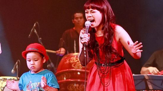 "Thị Màu" Ngọc Khuê bước lên sân khấu Bài hát yêu thích ảnh 1