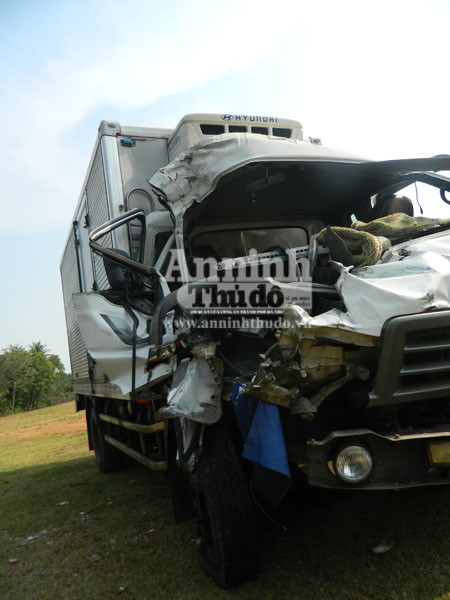 Xe tải húc đuôi nhau, 4 người thương vong ảnh 2