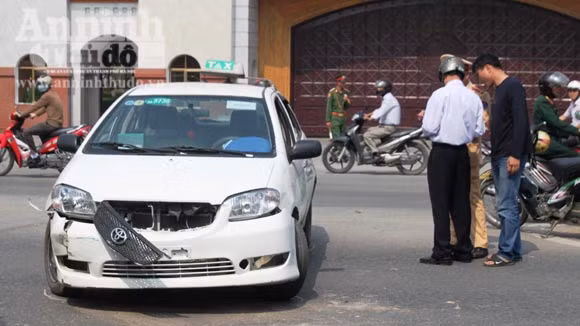 Một người nguy kịch vì bị tai nạn hai lần liên tục ảnh 1