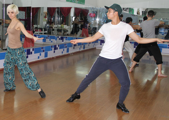 Thí sinh Bước nhảy hoàn vũ sẵn sàng cho đêm khai màn ảnh 4 Thí sinh Bước nhảy hoàn vũ sẵn sàng cho đêm khai màn ảnh 4