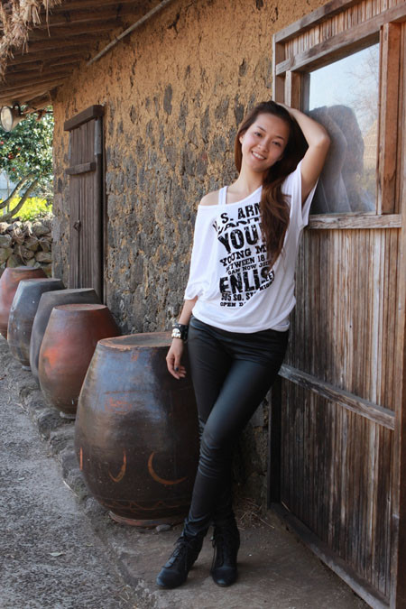 Hương Tràm, Đinh Hương "khoe sắc" trên đảo Jeju - Hàn Quốc ảnh 8