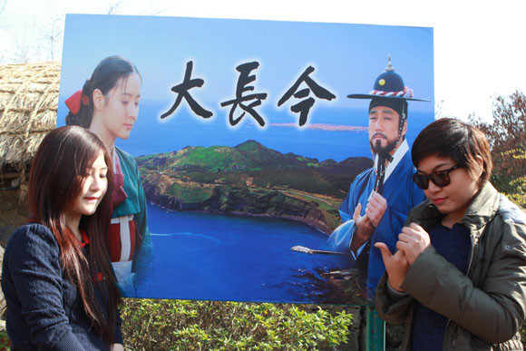 Hương Tràm, Đinh Hương "khoe sắc" trên đảo Jeju - Hàn Quốc ảnh 10