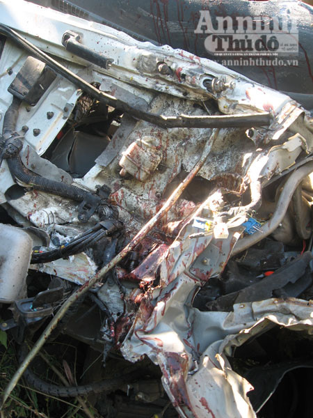 Xe bồn "đấu đầu" với xe khách, hàng chục hành khách hoảng loạn ảnh 7