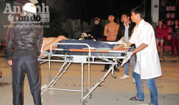 Đâm trực diện với "xế hộp", xe máy nát bét, người nguy kịch ảnh 3