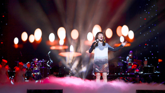 Hà Trần thăng hoa với "Đôi tay mẹ" ảnh 1