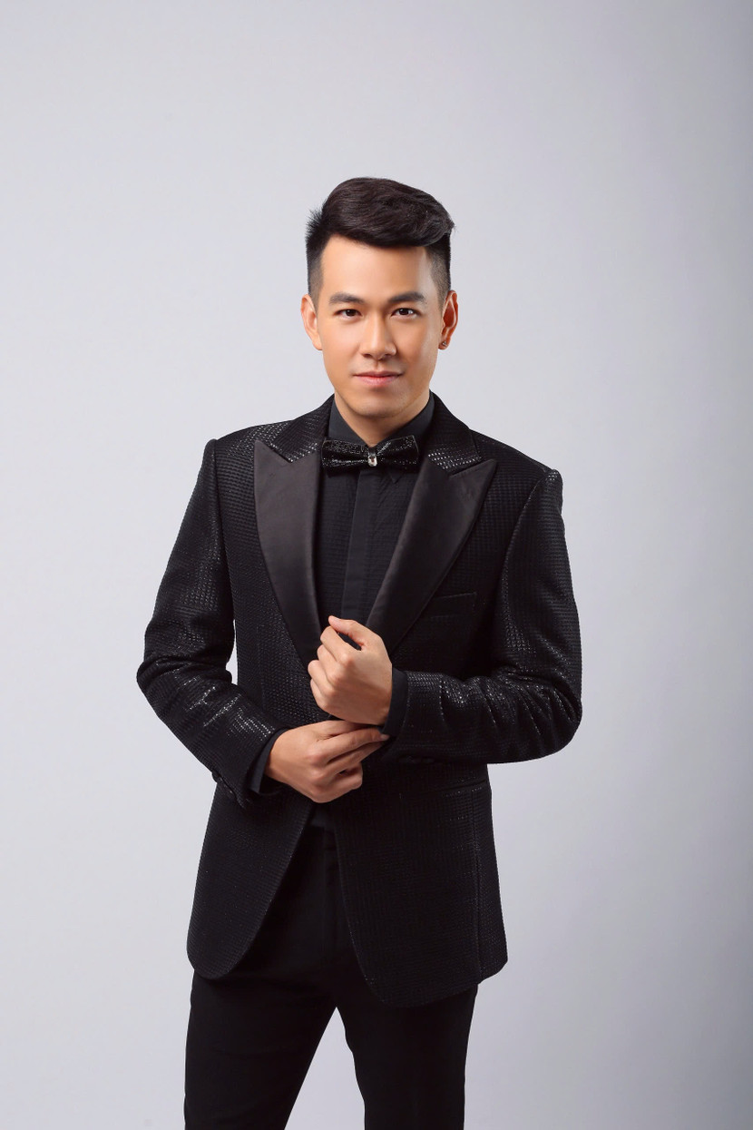 Ca sĩ Hồ Trung Dũng