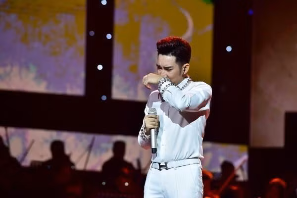 Quang Hà từng phải hủy liveshow "Không thể thay thế" diễn ra tại Cung Văn hóa Hữu nghị Hà Nội vào tháng 9-2019 do địa điểm này gặp phải hỏa hoạn. Quang Hà từng phải hủy liveshow "Không thể thay thế" diễn ra tại Cung Văn hóa Hữu nghị Hà Nội vào tháng 9-2019 do địa điểm này gặp phải hỏa hoạn.