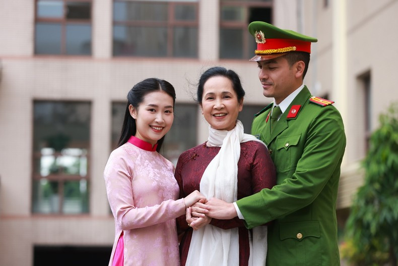 NSND Lan Hương vào vai mẹ của chiến sĩ công an Nghĩa NSND Lan Hương vào vai mẹ của chiến sĩ công an Nghĩa