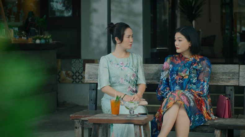 NSƯT Nguyệt Hằng (trái) vai bà Hằng, diễn viên Hoàng Xuân (phải) vai bà Liên NSƯT Nguyệt Hằng (trái) vai bà Hằng, diễn viên Hoàng Xuân (phải) vai bà Liên