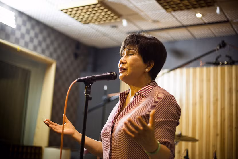 Danh ca Khánh Ly hội ngộ bạn thân trong phòng thu ảnh 6