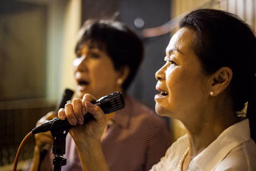 Danh ca Khánh Ly hội ngộ bạn thân trong phòng thu ảnh 2