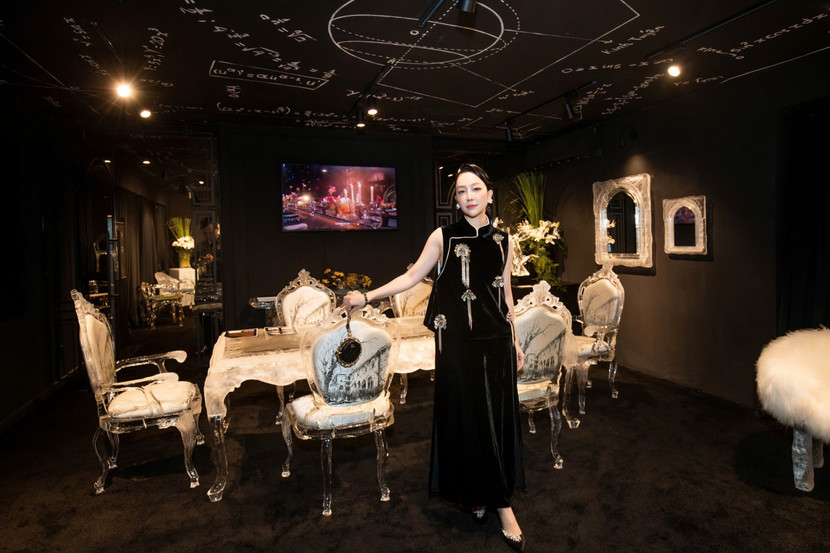 “Chim công làng múa” Linh Nga