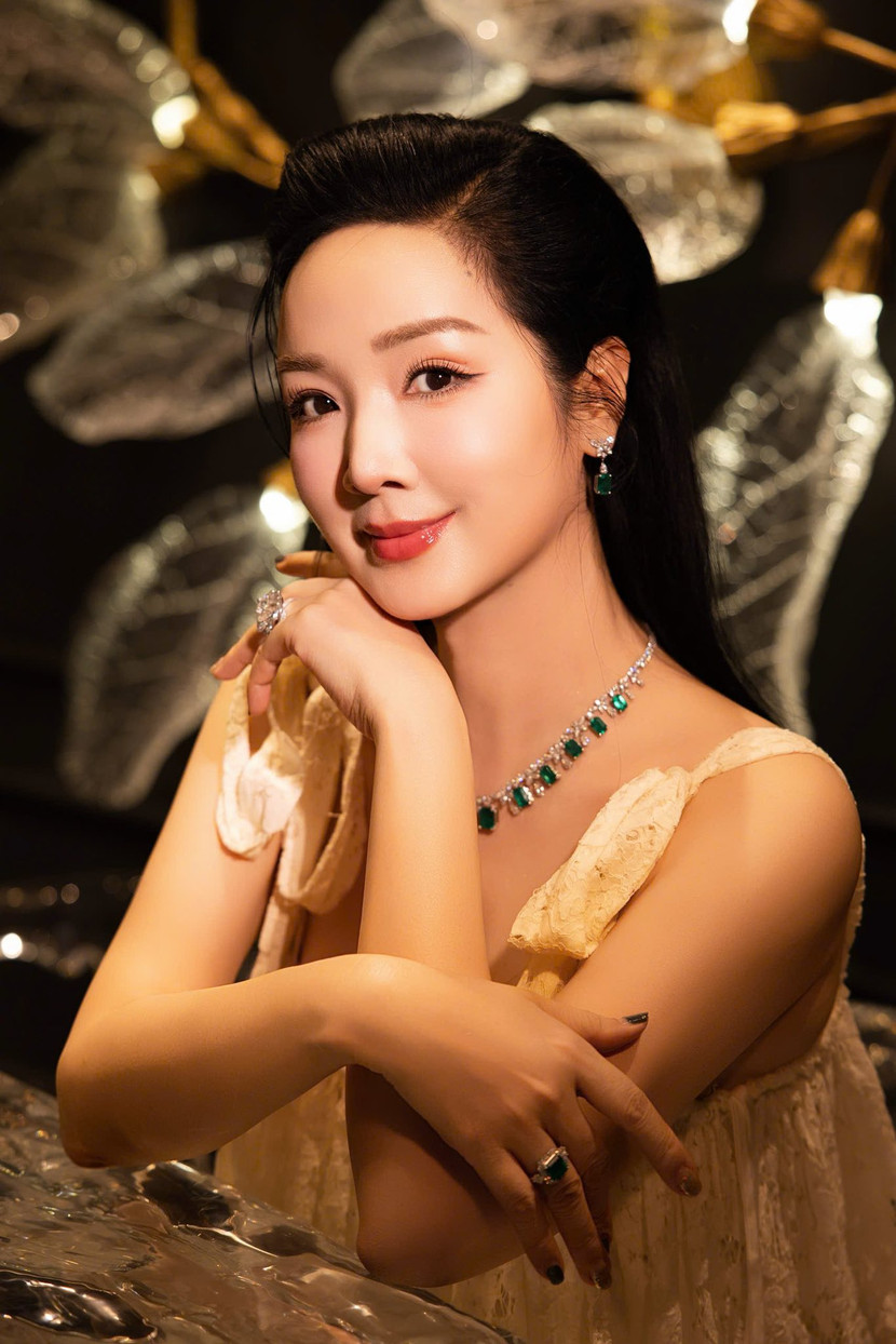 "Hoa hậu Đền Hùng" Giáng My