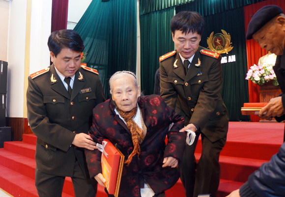 Câu lạc bộ sỹ quan hưu trí gặp mặt đầu xuân ảnh 4 Câu lạc bộ sỹ quan hưu trí gặp mặt đầu xuân ảnh 4