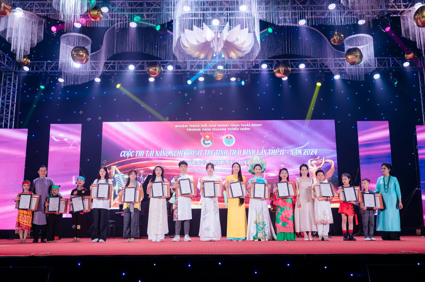 13 thí sinh các lứa tuổi đã có màn tranh tài sôi nổi tại đêm chung kết "Tài năng nghệ thuật trẻ Thái Bình lần thứ IV - năm 2024"