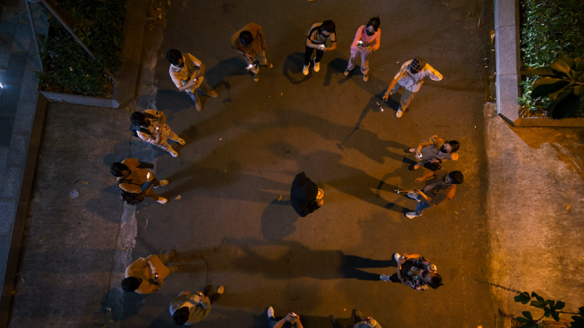 Nhân vật Hoàng trong phim bị vây đánh