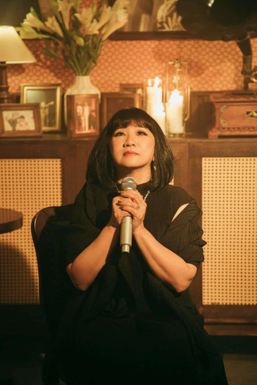 Ca sĩ Cẩm Vân trong MV "Một ngày tôi quên hết"