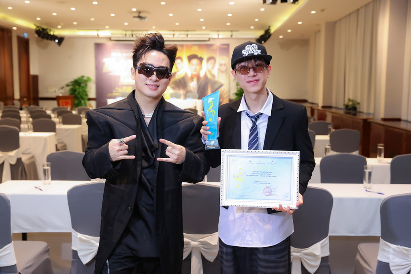 Tùng Dương và nam Rapper Double 2T