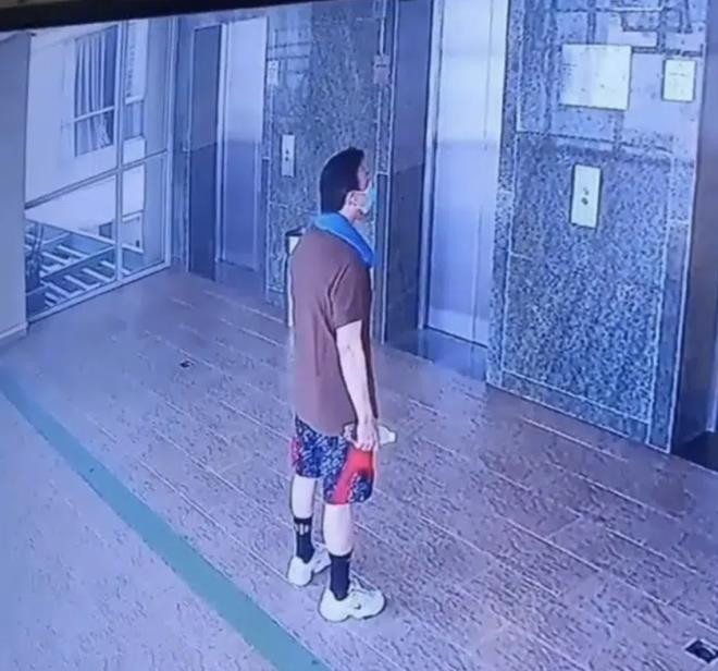 Hình ảnh cuối cùng của danh hài Chí Tài được trích xuất từ camera khu chung cư nơi anh ở và qua đời