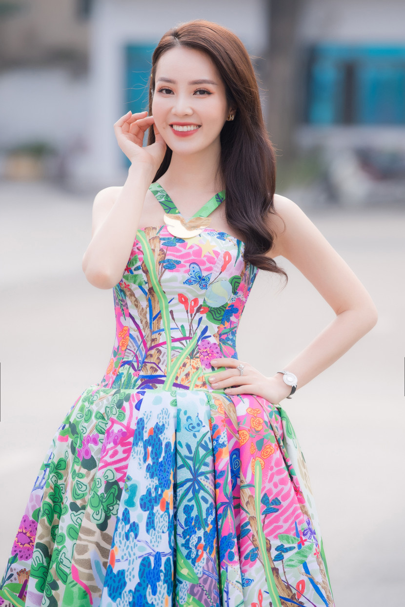 Hơn 2 tuần nữa là năm 2020 sẽ khép lại. Nhìn lại năm vừa qua, Á hậu Thụy Vân chia sẻ, đây là một năm thật sự nhiều cảm xúc với cô. Trong đó, thành công lớn nhất là những nỗ lực của cô trong vai trò biên tập viên, dẫn chương trình của VT đã được mọi người ghi nhận.