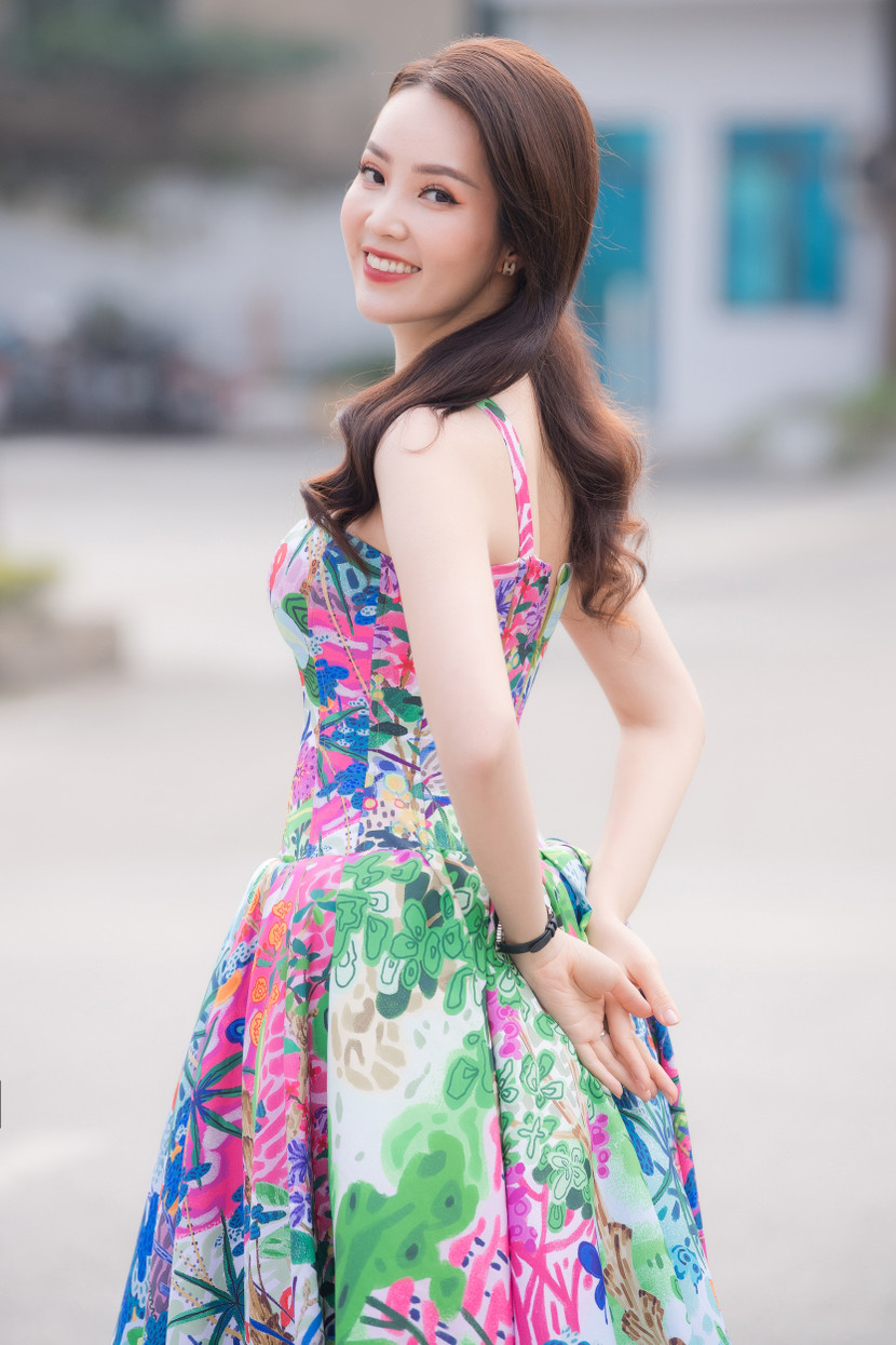 Nhớ lại kỉ niệm đáng nhớ nhất trong năm nay, Á hậu Thuỵ Vân cho biết, đó là thời điểm cô chấm "Hoa hậu Việt Nam" ở vòng thi phụ ở Vũng Tàu cũng là lúc bố cô nhập viện. Dù trong lòng như “lửa đốt” nhưng Á hậu Thuỵ Vân vẫn giữ tinh thần tốt để hoàn thành tốt công việc của giám khảo.