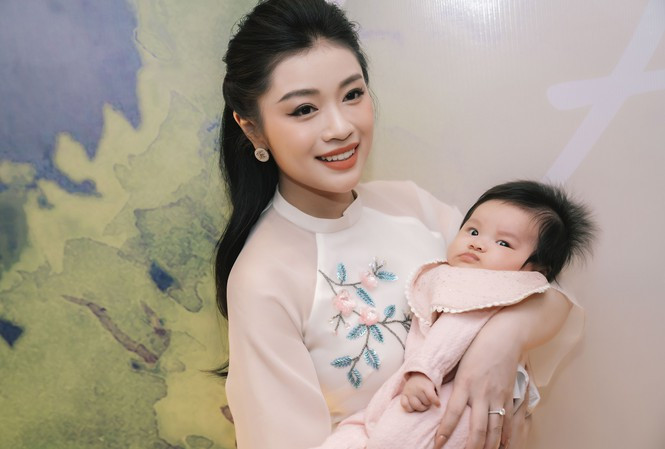 Thu Hằng và con gái