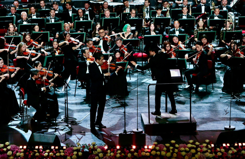 NSND Bùi Công Duy biểu diễn trong chương trình