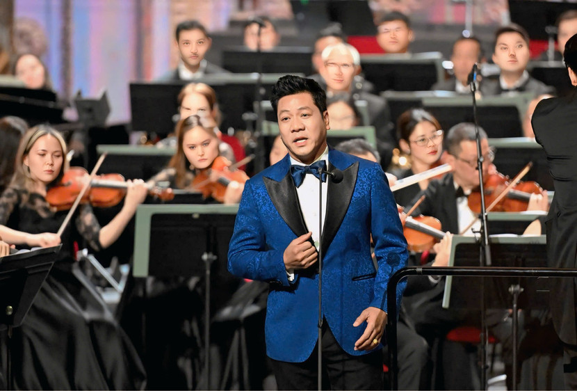 NSND Quốc Hưng trình diễn trong chương trình NSND Quốc Hưng trình diễn trong chương trình