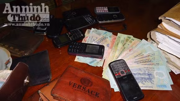 Triệt xóa ổ đánh bạc, bắt giữ 9 đối tượng ảnh 1