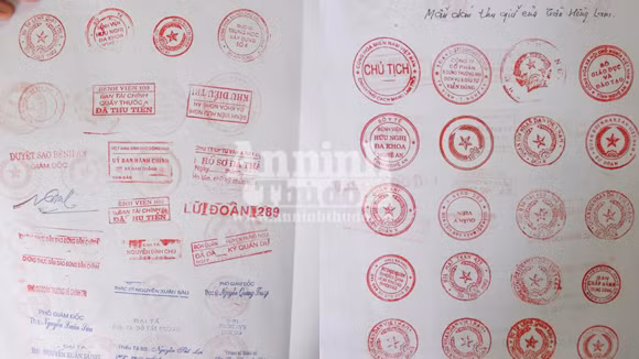 Phá "lò" sản xuất con dấu, tài liệu giả quy mô lớn ảnh 1
