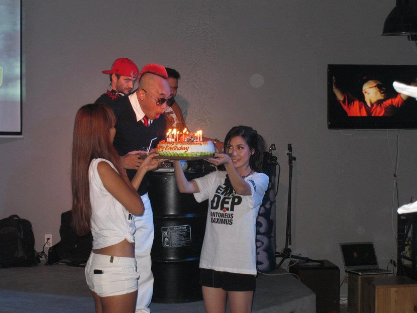 Hà Anh quậy tưng bừng trong tiệc sinh nhật Antoneus Maximus ảnh 2