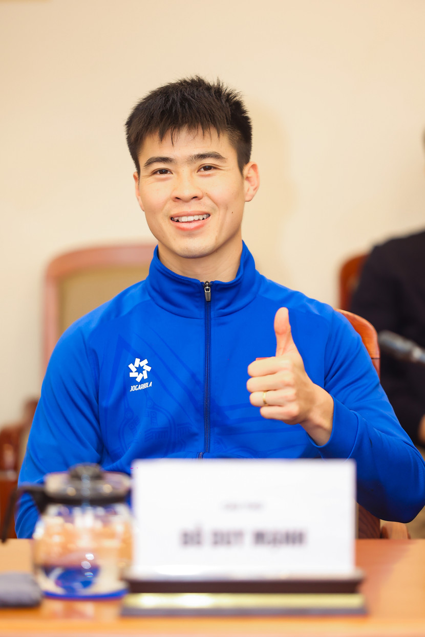 Cầu thủ Đỗ Duy Mạnh - Đội trưởng Đội tuyển bóng đá quốc gia Việt Nam Cầu thủ Đỗ Duy Mạnh - Đội trưởng Đội tuyển bóng đá quốc gia Việt Nam