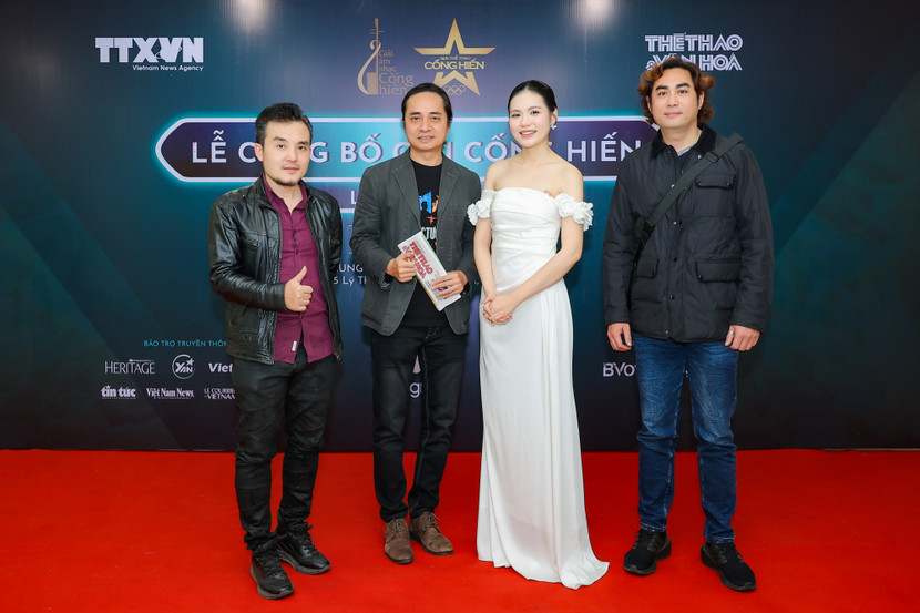 Các thành viên ban nhạc Bức Tường tham dự lễ phát động giải thưởng "Cống hiên 2025" Các thành viên ban nhạc Bức Tường tham dự lễ phát động giải thưởng "Cống hiên 2025"