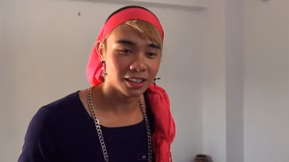 Đông Hùng giả gái, lột đồ trước bộ ba "giám khảo" ảnh 6