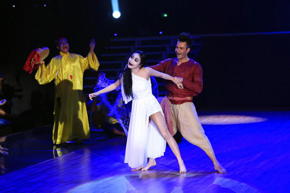 Ốc Thanh Vân "hóa ma", đưa "Bước nhảy hoàn vũ" lên top đầu BXH ảnh 1