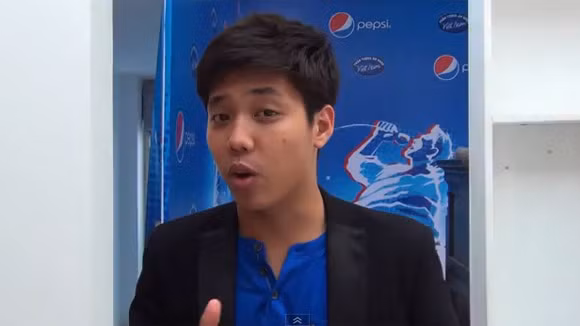 Đông Hùng giả gái, lột đồ trước bộ ba "giám khảo" ảnh 2